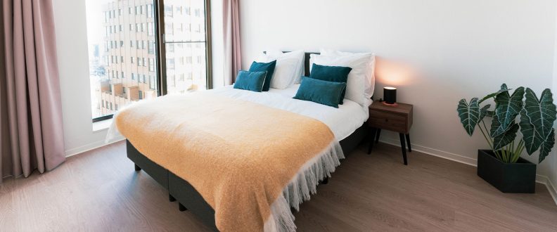 85557895_62825632f817e9e7ebc69c10_ourdomain-rotterdam-blaak-1-bedroom-superior-apartment-slider-1